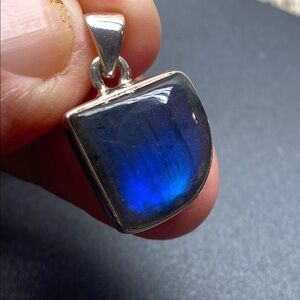 BLUE FIRE LABRADORITE PENDANT IN SOLID STERLING SILVER 925